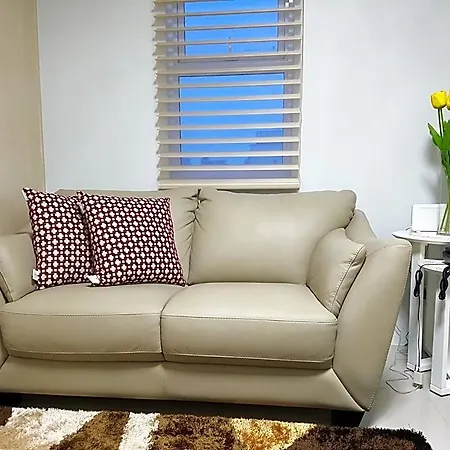 All At Jazz - Makati Tower D High-Floor Serviced Apartments With Skyline Views