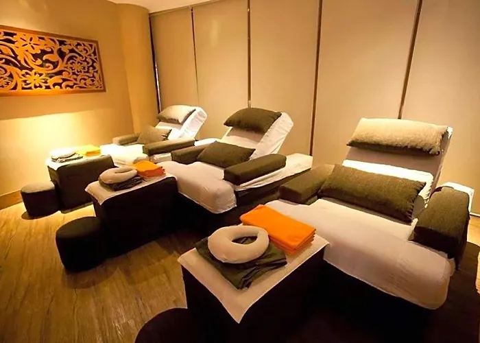 Hotel At Jazz - Makati Tower D High-floor Serviced With Skyline Views