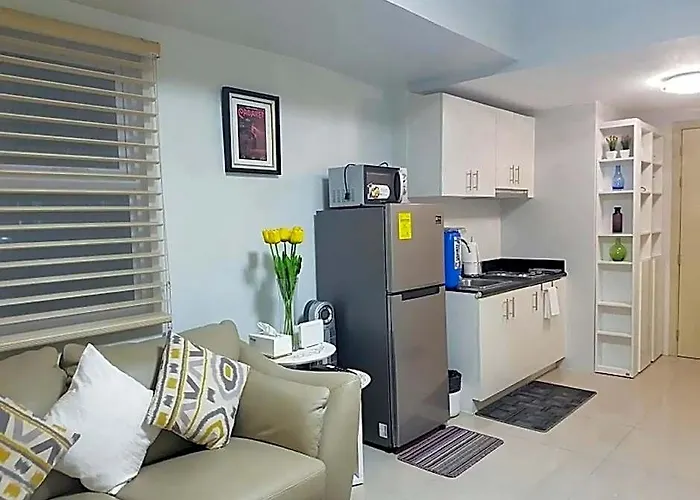 At Jazz - Makati Tower D High-floor Serviced With Skyline Views 5*
